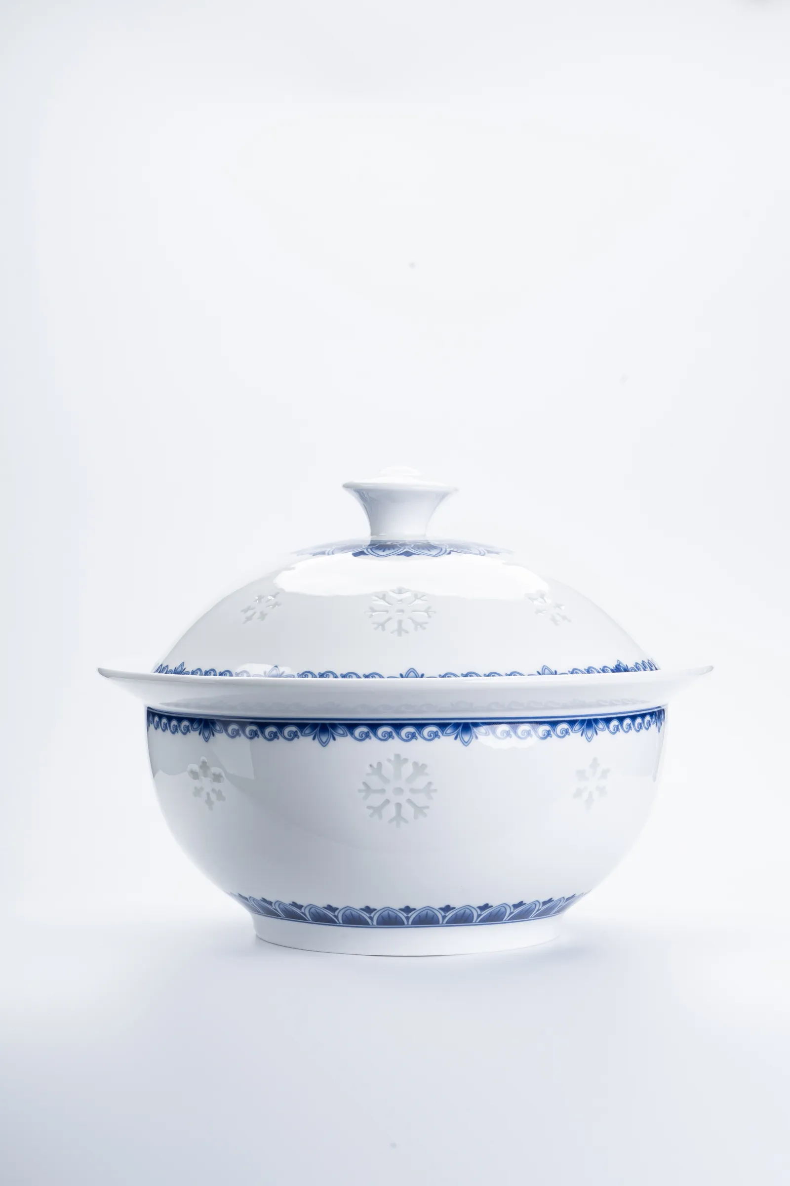 宝相缠枝玲珑 · 产品细节