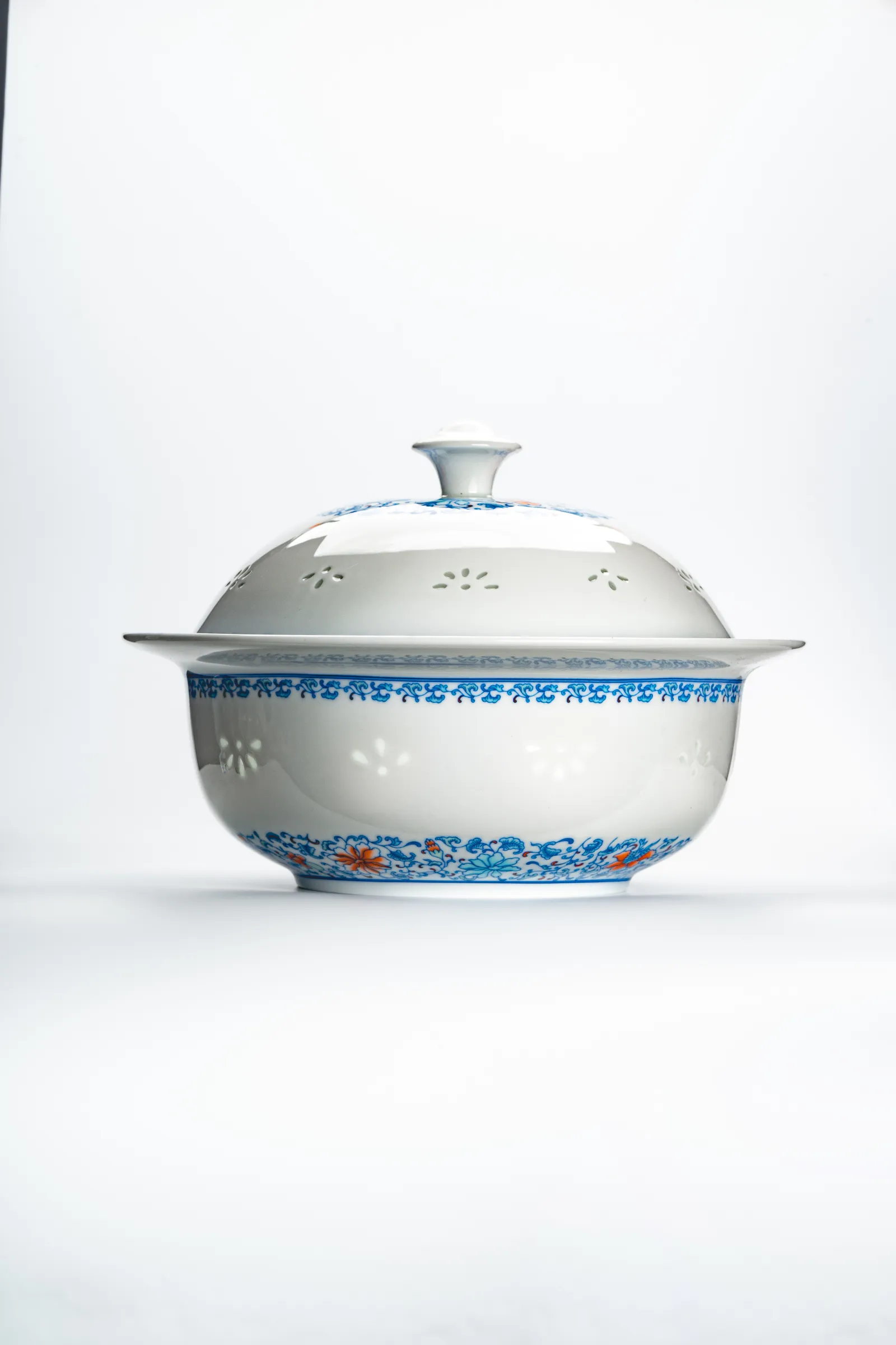 缠枝莲玲珑 · 产品细节