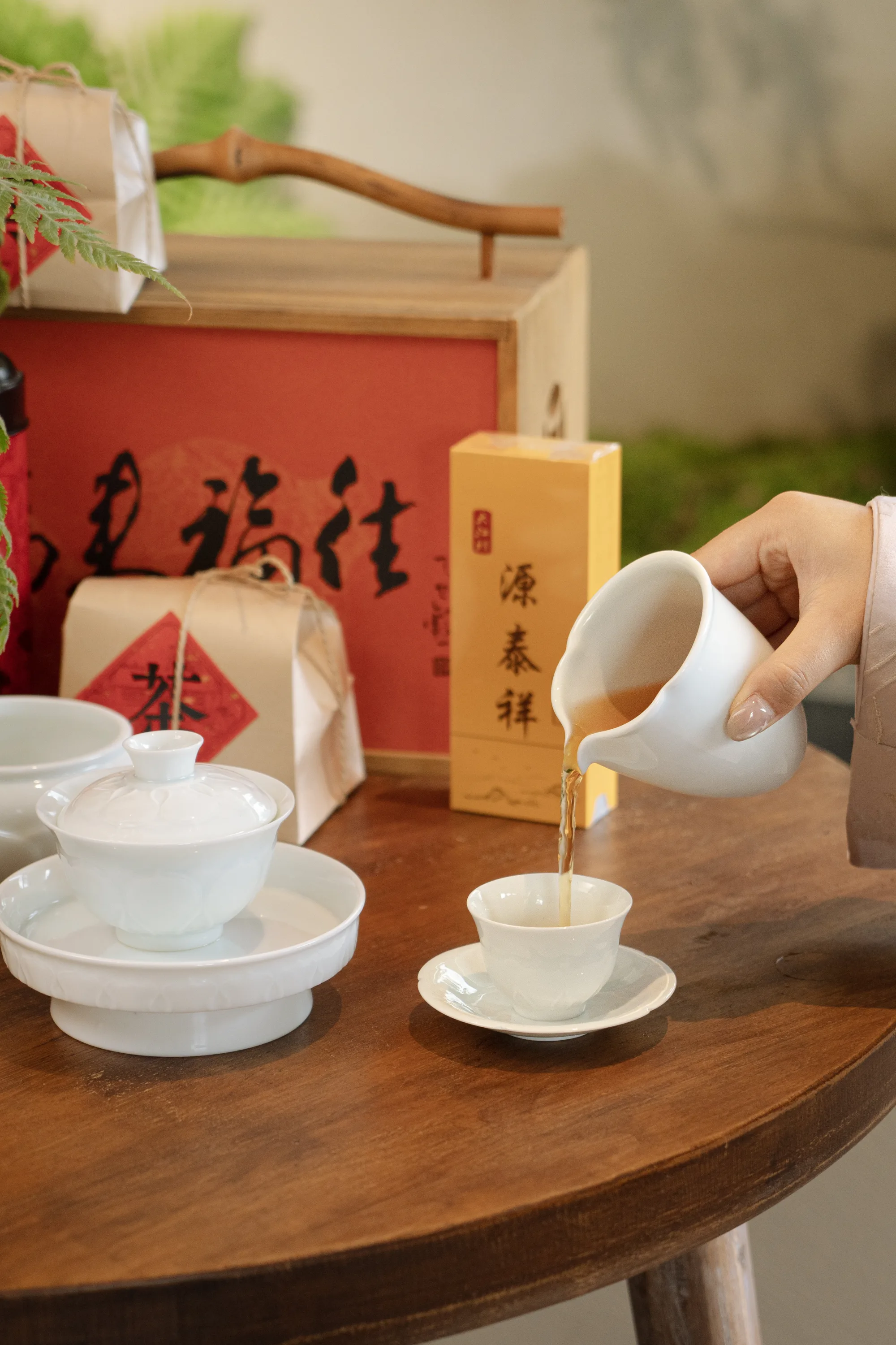 白瓷浮雕茶器系列 · 产品细节